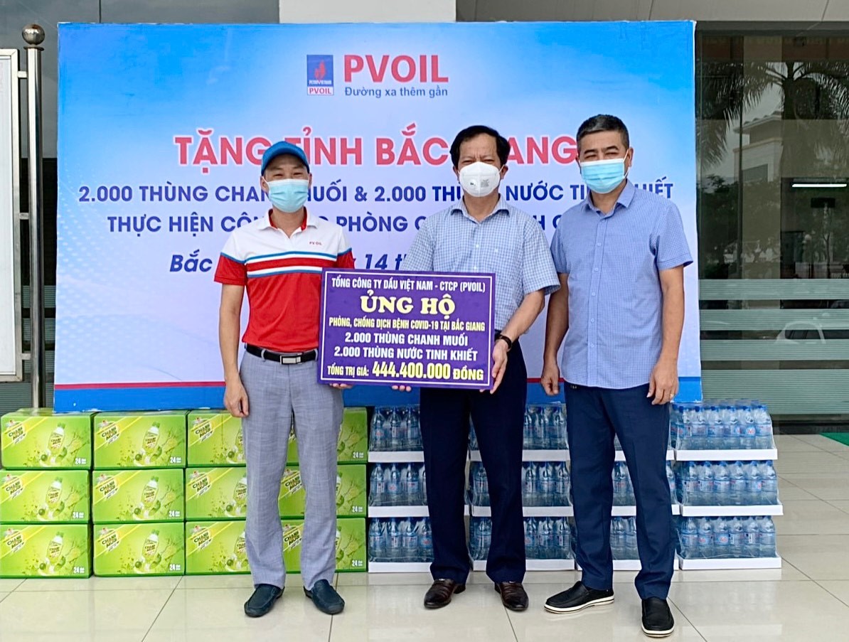 PVOIL tặng 6.000 thùng nước cho người dân và lực lượng phòng chống dịch Covid-19 của 02 tỉnh Bắc Giang và Bắc Ninh