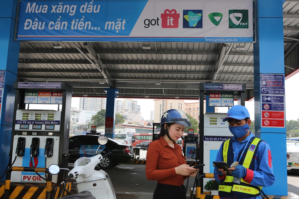 PVOIL: pay by smartphone applications when buying gasoline