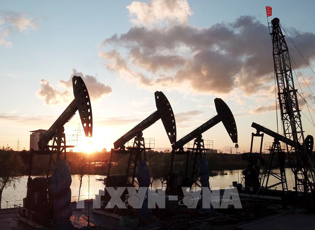 Giá dầu giảm 2% do OPEC+ có thể tiếp tục tăng sản lượng