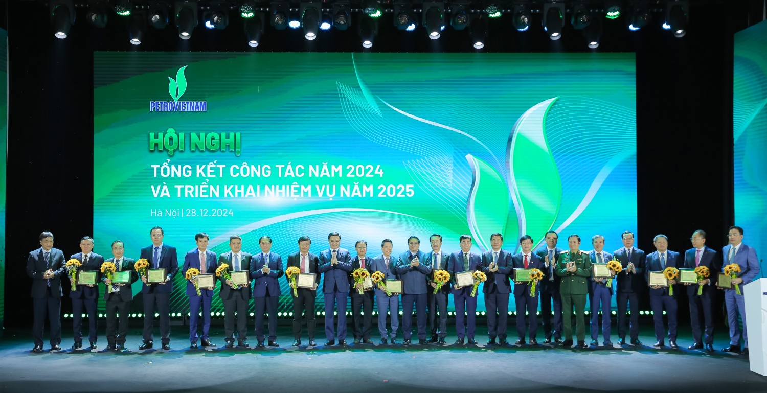 Vinh danh các tập thể xuất sắc đóng góp vào sự tăng trưởng và phát triển của Petrovietnam năm 2024