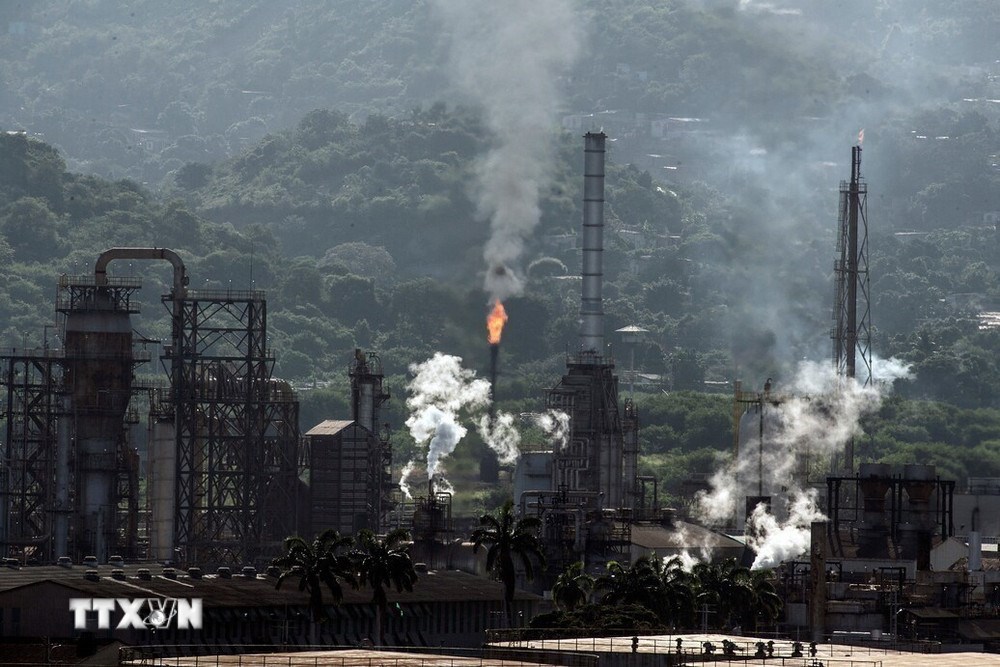 Giá dầu tăng nhẹ khi rủi ro nguồn cung cân bằng với kỳ vọng hòa bình