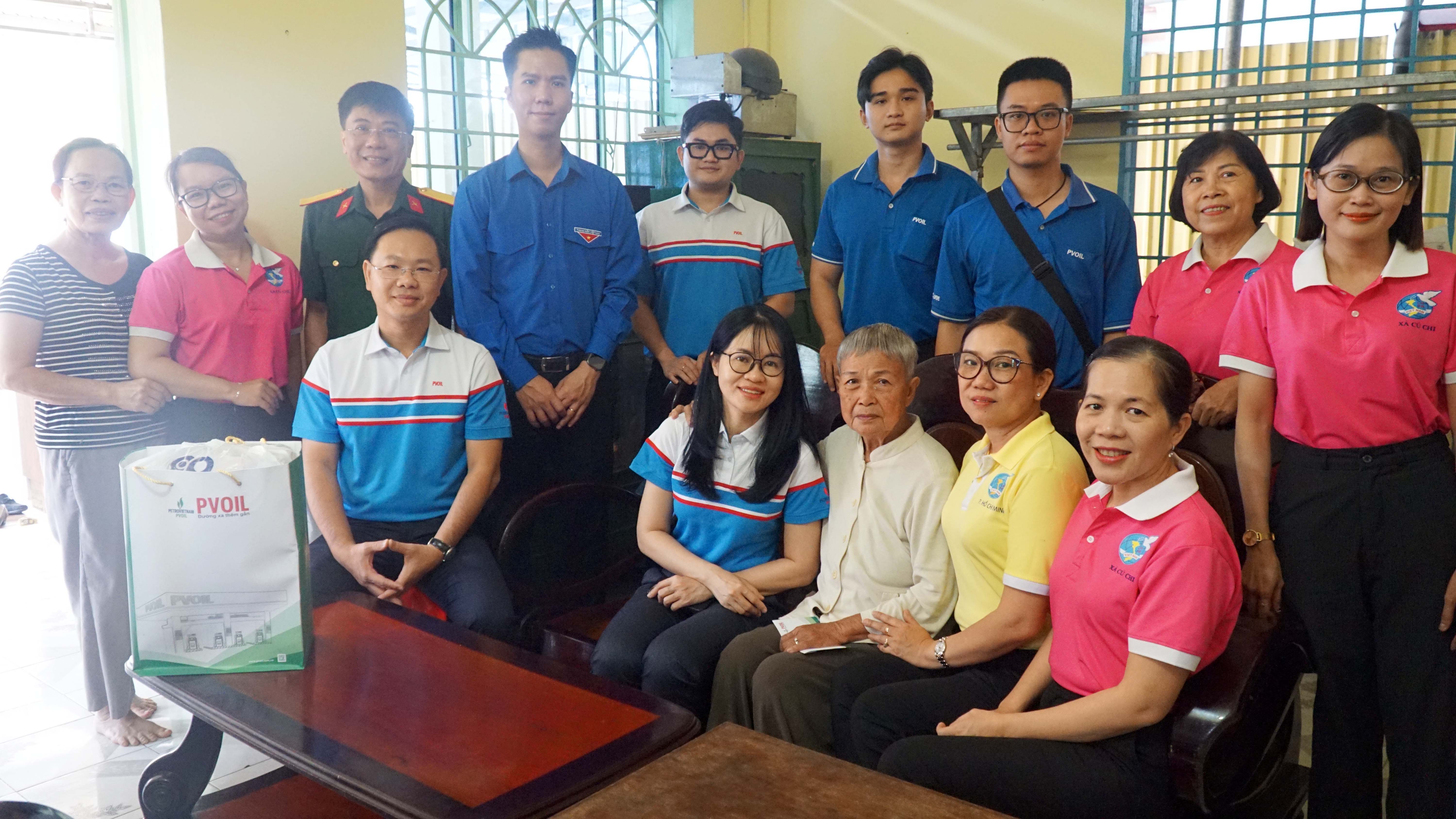 PVOIL mang Xuân ấm ấp đến với các Mẹ Việt Nam Anh hùng và trẻ em khuyết tật