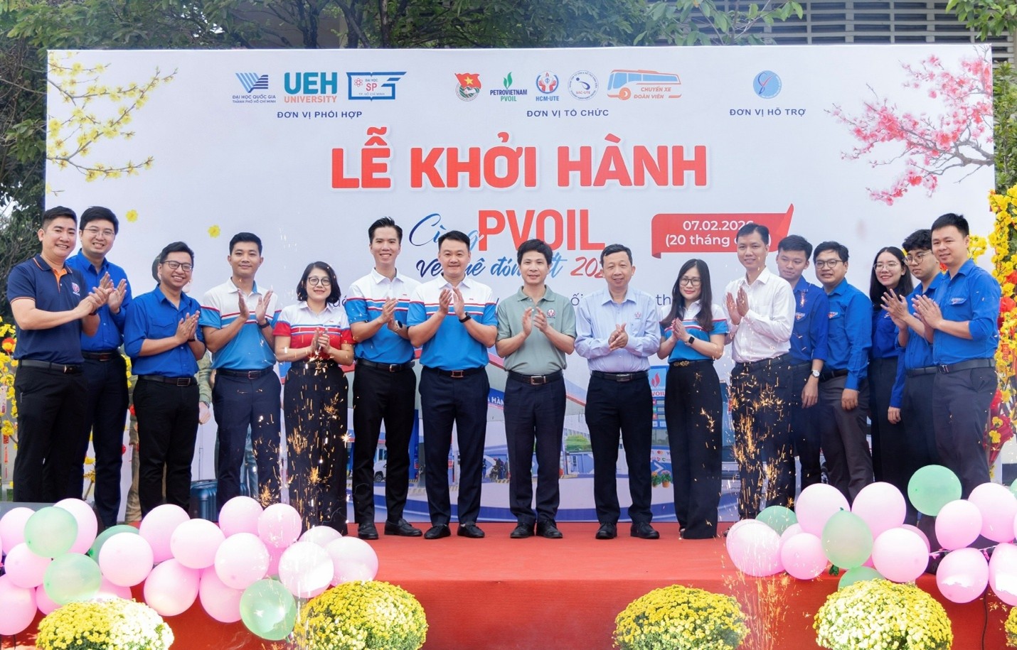 PVOIL tổ chức 25 chuyến xe miễn phí đưa hơn 1.000 sinh viên về quê đón Tết Xuân Bính Ngọ 2026