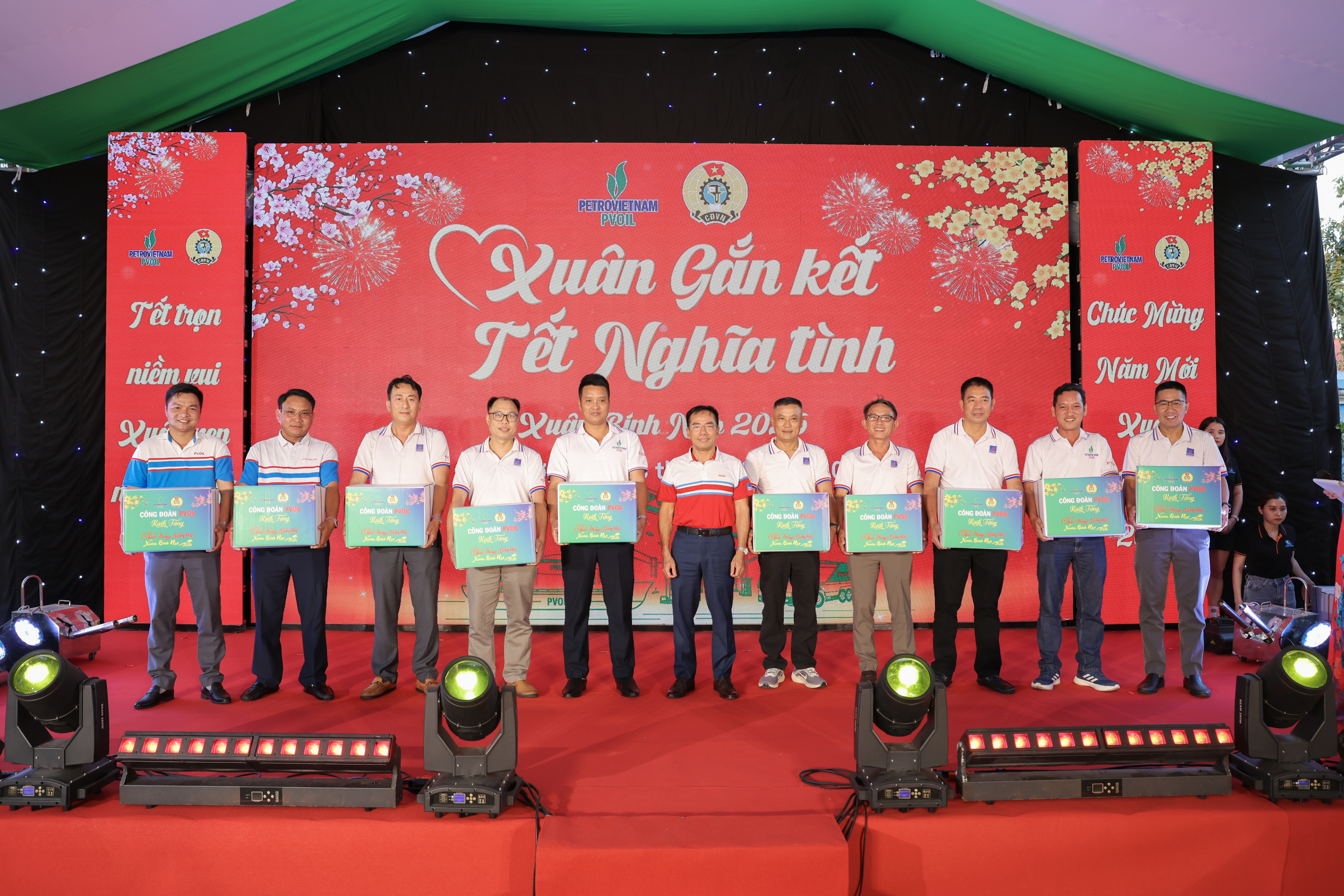 “Xuân gắn kết - Tết nghĩa tình” đến với người lao động PVOIL khu vực Tây Nam bộ